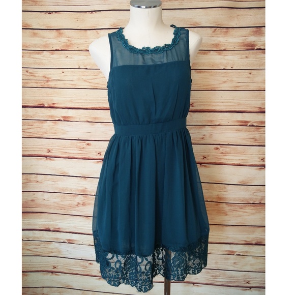 Modcloth Dresses & Skirts - Belle Me A Story Dress worn 1x